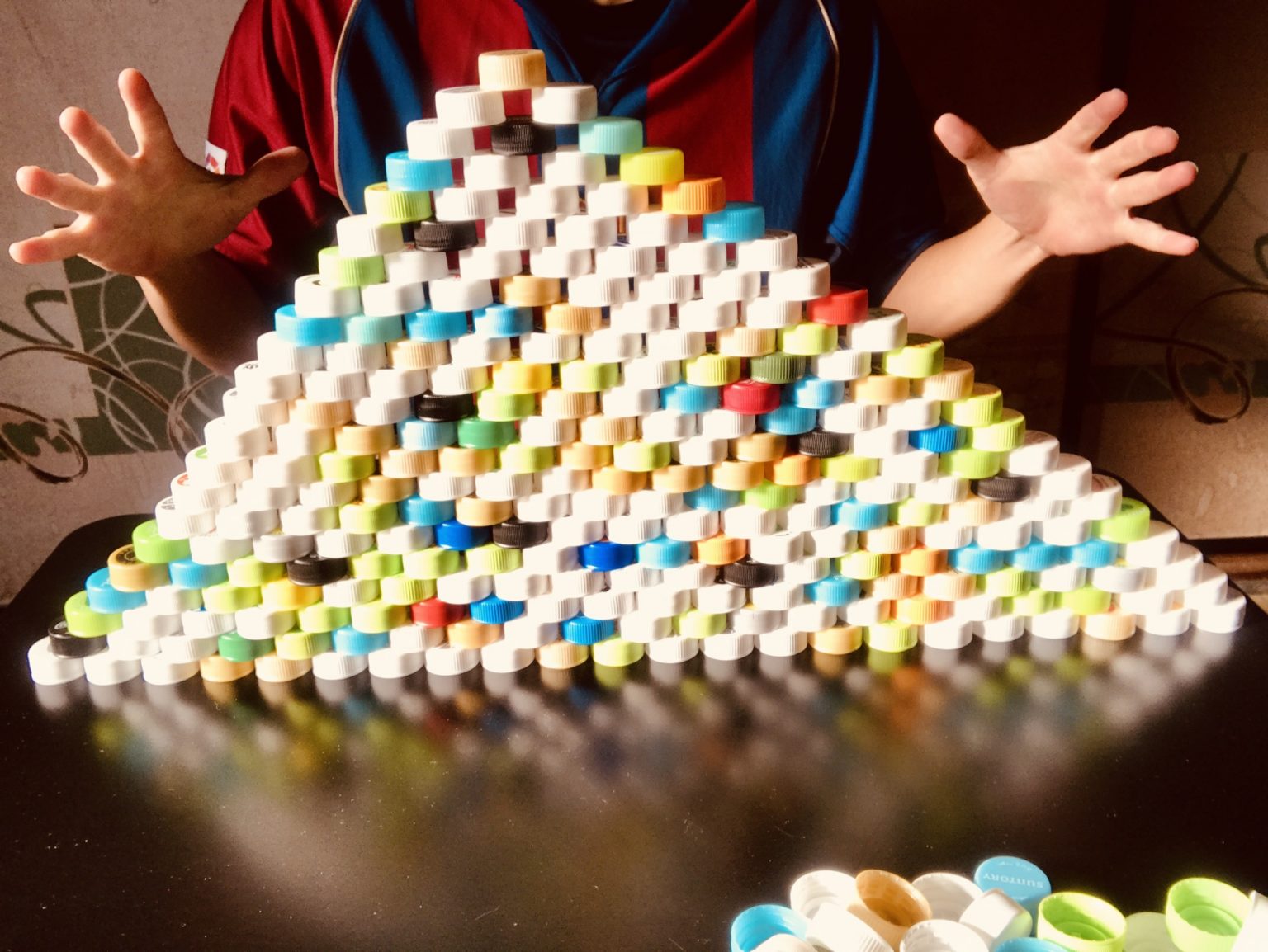 Bottle cap pyramid 22段自己新記録！！【高齢者室内レクリエーションアイデア・ネタ】ペットボトルキャップピラミッドゲーム