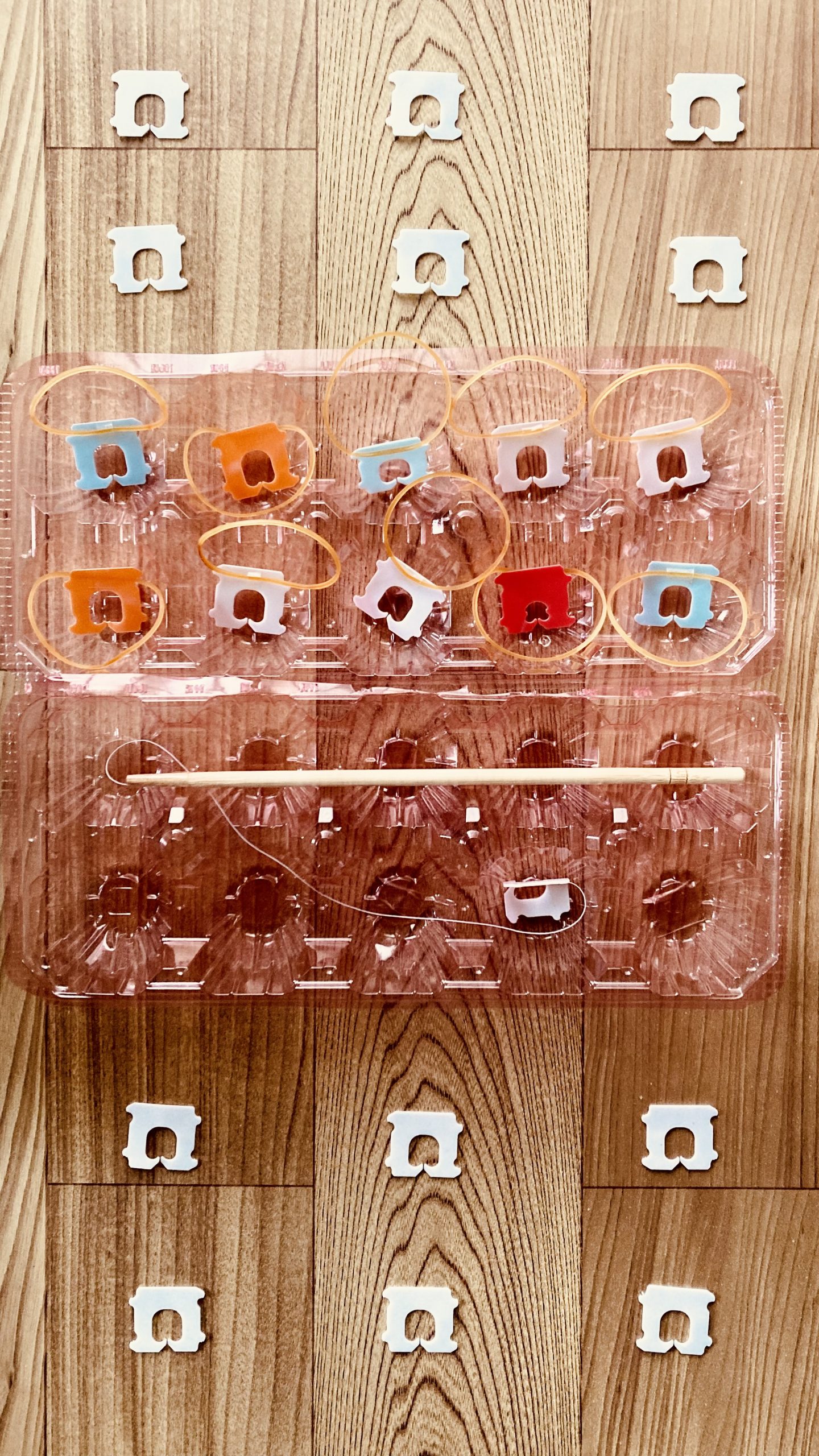 密にならない高齢者と子供 保育 小学生 手作りミニレクリエーション 遊び おもちゃ アイデア 割り箸 糸 食パンの袋をとめるやつ 輪ゴム 卵のパック 釣りゲーム 新レクネタ